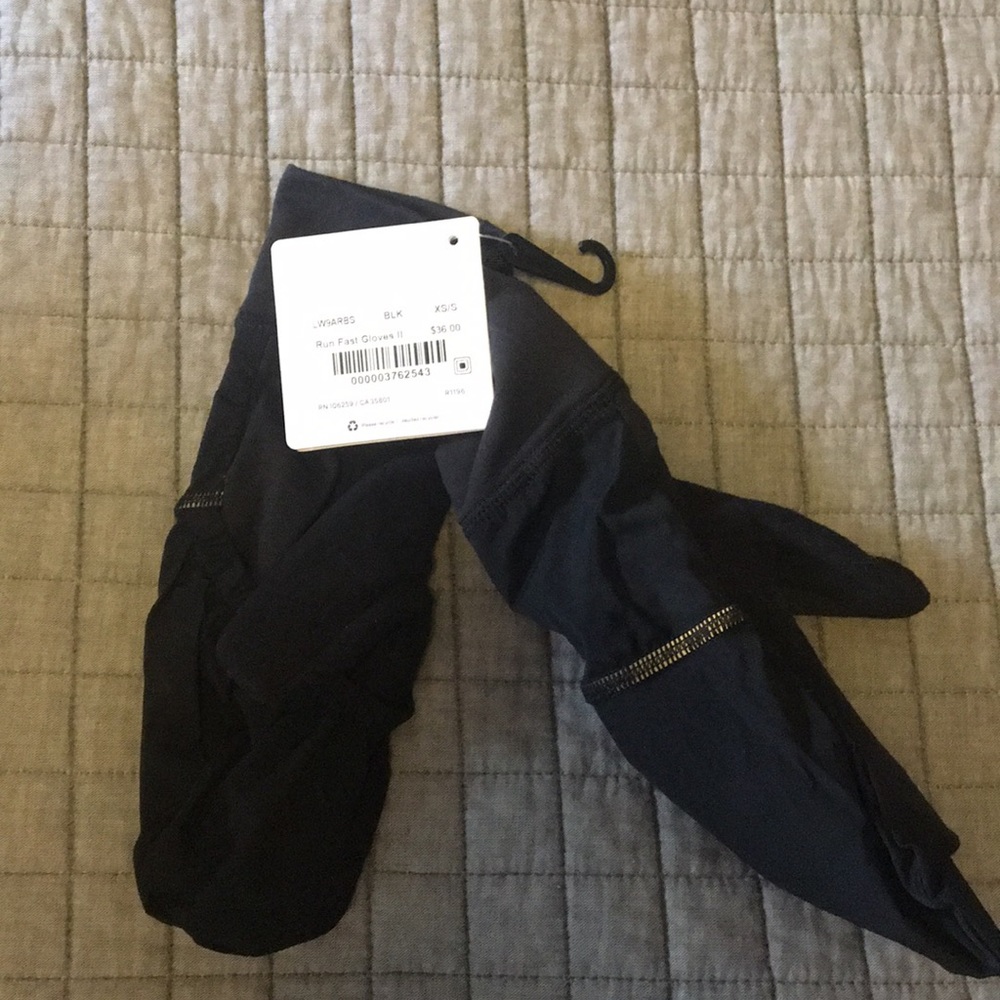 Lulu lemon Gloves/mittens